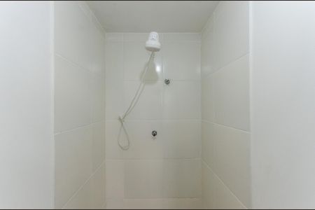 Banheiro de kitnet/studio para alugar com 1 quarto, 18m² em Jardim Jaragua, São Paulo