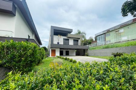 Casa de condomínio para alugar com 340m², 4 quartos e 8 vagasFachada Casa