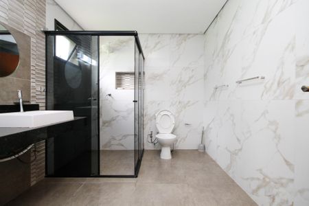 Casa de condomínio para alugar com 340m², 4 quartos e 8 vagasBanheiro Suíte 2