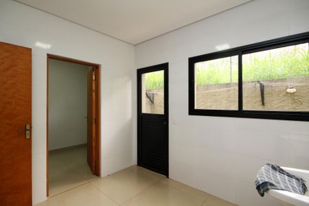 Casa de condomínio para alugar com 340m², 4 quartos e 8 vagasLavanderia