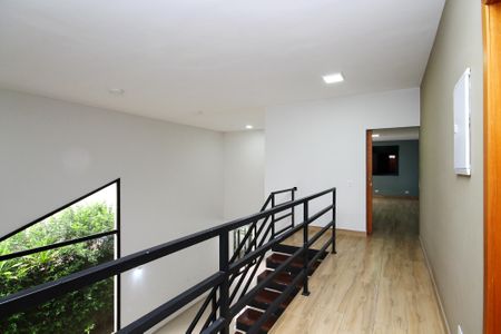 Casa de condomínio para alugar com 340m², 4 quartos e 8 vagasCorredor Quartos