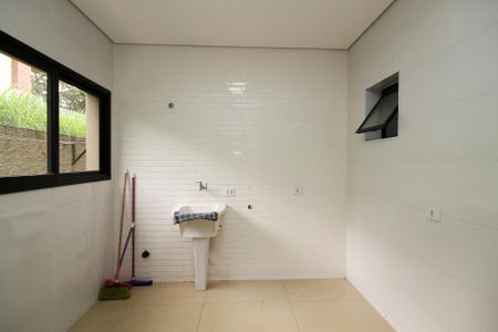 Casa de condomínio para alugar com 340m², 4 quartos e 8 vagasLavanderia