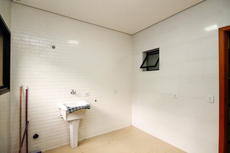 Casa de condomínio para alugar com 340m², 4 quartos e 8 vagasLavanderia
