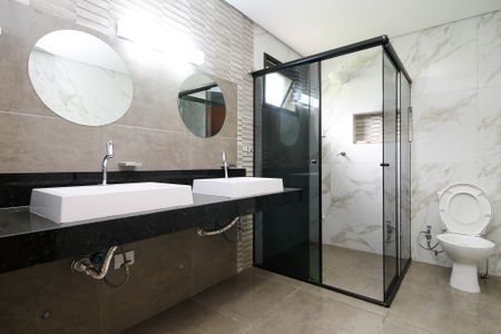 Casa de condomínio para alugar com 340m², 4 quartos e 8 vagasBanheiro Suíte 2