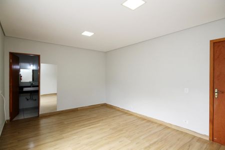 Casa de condomínio para alugar com 340m², 4 quartos e 8 vagasSuíte 4