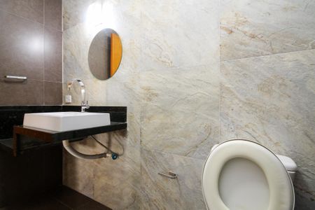 Casa de condomínio para alugar com 340m², 4 quartos e 8 vagasLavabo