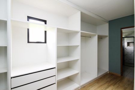 Casa de condomínio para alugar com 340m², 4 quartos e 8 vagasCloset Suíte 2