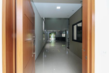 Casa de condomínio para alugar com 340m², 4 quartos e 8 vagasEntrada