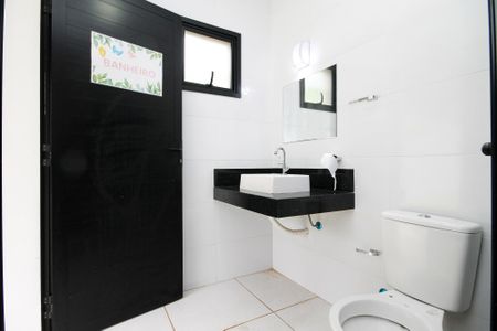 Casa de condomínio para alugar com 340m², 4 quartos e 8 vagasBanheiro Externo