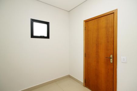 Casa de condomínio para alugar com 340m², 4 quartos e 8 vagasQuarto de Serviço