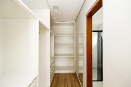 Casa de condomínio para alugar com 340m², 4 quartos e 8 vagasCloset Suíte 3