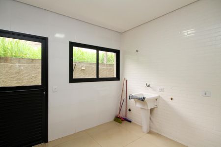 Casa de condomínio para alugar com 340m², 4 quartos e 8 vagasLavanderia