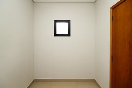 Casa de condomínio para alugar com 340m², 4 quartos e 8 vagasQuarto de Serviço