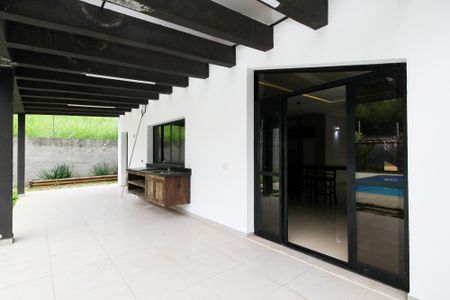 Casa de condomínio para alugar com 340m², 4 quartos e 8 vagasVaranda Quintal