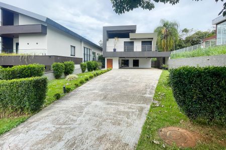 Casa de condomínio para alugar com 340m², 4 quartos e 8 vagasFachada Casa