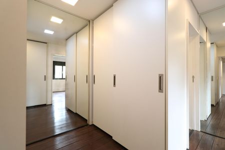 Apartamento à venda com 187m², 3 quartos e 3 vagasCloset 