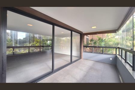 Apartamento à venda com 187m², 3 quartos e 3 vagasVaranda 