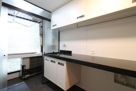 Apartamento à venda com 187m², 3 quartos e 3 vagasÁrea e banheiro de Serviço