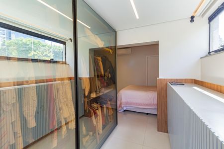 Apartamento à venda com 107m², 2 quartos e 2 vagasCloset da suíte