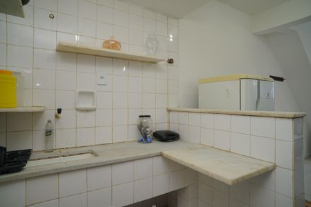 Cozinha de kitnet/studio para alugar com 1 quarto, 51m² em 0, Maricá