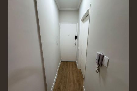 Corredor de apartamento à venda com 1 quarto, 54m² em Cambuí, Campinas