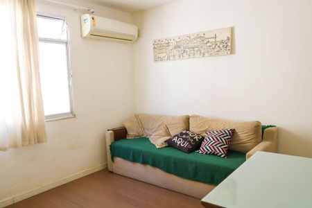 Sala de apartamento para alugar com 2 quartos, 70m² em Inhaúma, Rio de Janeiro