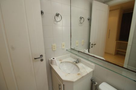Apartamento à venda com 61m², 3 quartos e 2 vagasBanheiro da Suíte