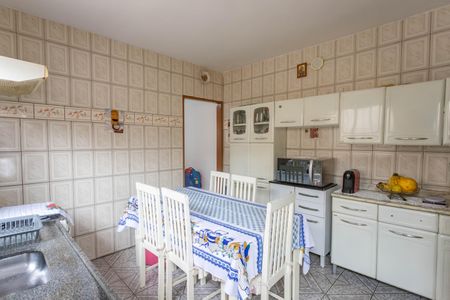 Casa à venda com 165m², 3 quartos e 2 vagasCozinha 