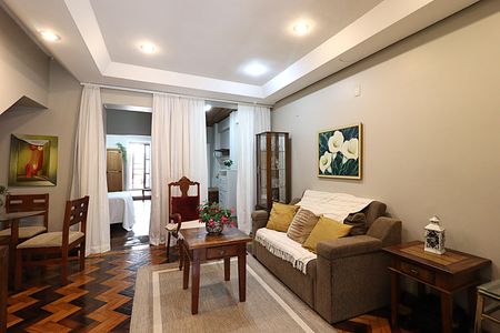 Sala de estar de apartamento para alugar com 1 quarto, 90m² em São João, Porto Alegre