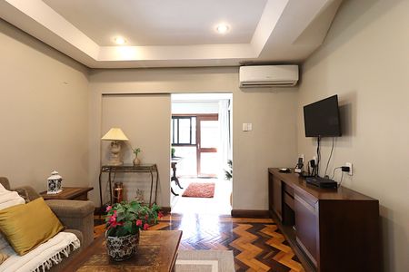 Sala de estar de apartamento para alugar com 1 quarto, 90m² em São João, Porto Alegre