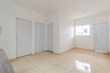 Sala e Cozinha de apartamento para alugar com 2 quartos, 48m² em Vila Ré, São Paulo