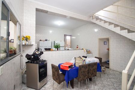 Casa à venda com 360m², 4 quartos e 1 vaga Casa à venda com 360m², 4 quartos e 1 vagaCozinha e Área de Serviço