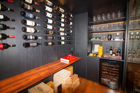 Apartamento à venda com 253m², 3 quartos e 5 vagasAdega