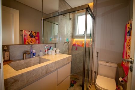 Apartamento à venda com 253m², 3 quartos e 5 vagasBanheiro da Suíte 2