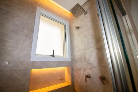 Apartamento à venda com 253m², 3 quartos e 5 vagasBanheiro da Suíte 1