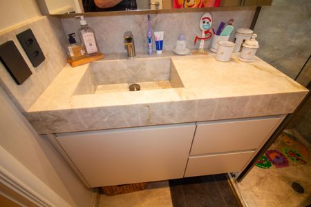 Apartamento à venda com 253m², 3 quartos e 5 vagasBanheiro da Suíte 2