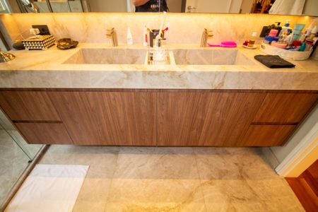 Apartamento à venda com 253m², 3 quartos e 5 vagasBanheiro da Suíte 3