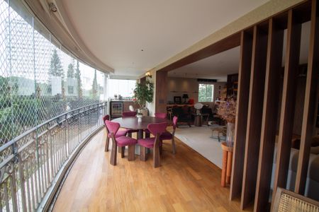 Apartamento à venda com 253m², 3 quartos e 5 vagasVaranda