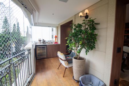 Apartamento à venda com 253m², 3 quartos e 5 vagasVaranda