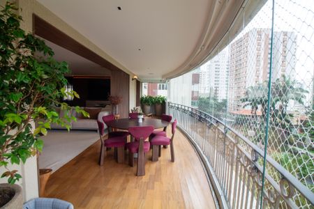 Apartamento à venda com 253m², 3 quartos e 5 vagasVaranda