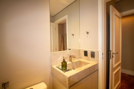 Apartamento à venda com 253m², 3 quartos e 5 vagasBanheiro da Suíte 1