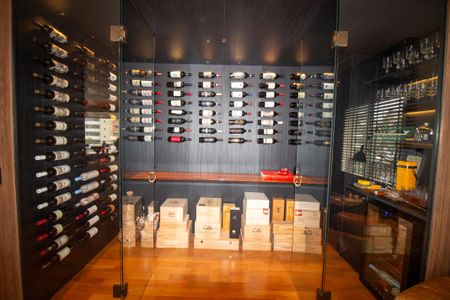 Apartamento à venda com 253m², 3 quartos e 5 vagasAdega