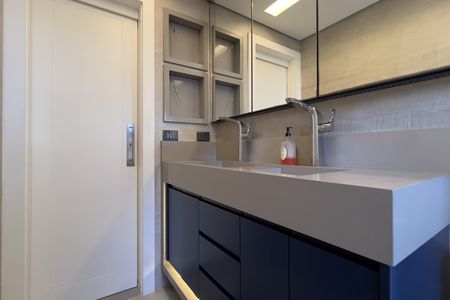 Apartamento à venda com 157m², 3 quartos e 4 vagasBanheiro da Suíte 1