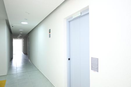 Apartamento para alugar com 32m², 2 quartos e sem vagaÁrea comum - Saguão do andar