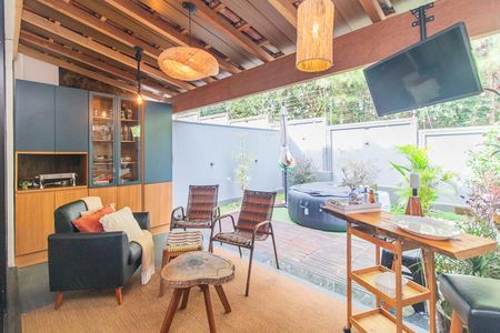 Casa de condomínio à venda com 170m², 3 quartos e 1 vagaQuintal