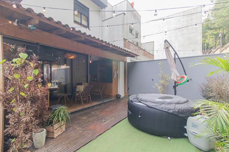 Casa de condomínio à venda com 170m², 3 quartos e 1 vagaQuintal