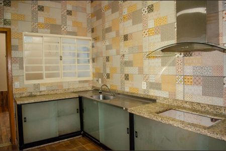 Casa para alugar com 90m², 2 quartos e 1 vaga