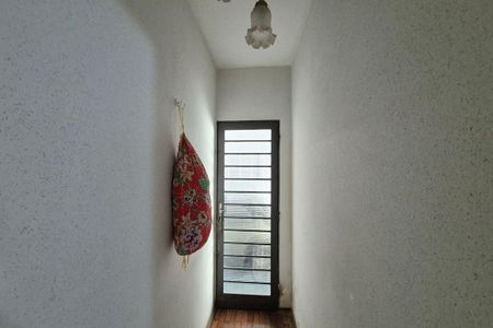 Casa à venda com 253m², 4 quartos e 2 vagas Casa à venda com 253m², 4 quartos e 2 vagasCorredor de Acesso