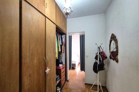 Casa à venda com 253m², 4 quartos e 2 vagas Casa à venda com 253m², 4 quartos e 2 vagasCloset da Suíte