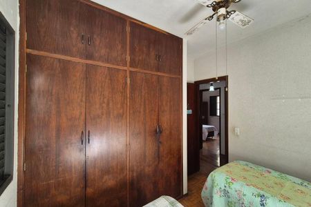 Casa à venda com 253m², 4 quartos e 2 vagasQuarto 2 